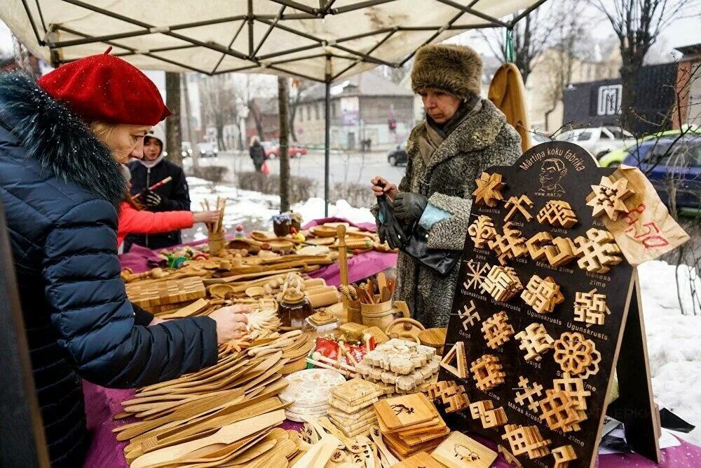 Что такое ярмарка. Масленица ярмарка. Зимняя ярмарка. Ярмарка торговля. Подарки на Масленицу.