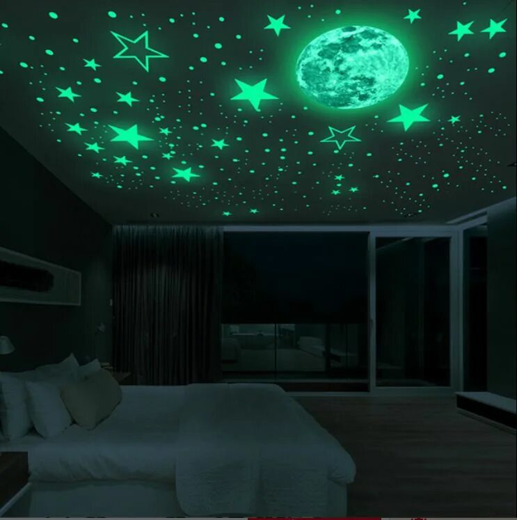 Как сделать светящиеся в темноте. Светящиеся наклейки на потолок. Светящиеся звезды на потолок. Потолок звездное небо. Потолок со звездами.