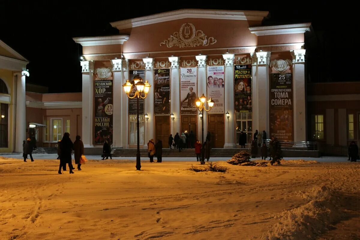 Вб рязань. Памятник на Вокзальной в Рязани. Рязань станция памятник. Рязань красивый город. Вокзал Рязань памятники.