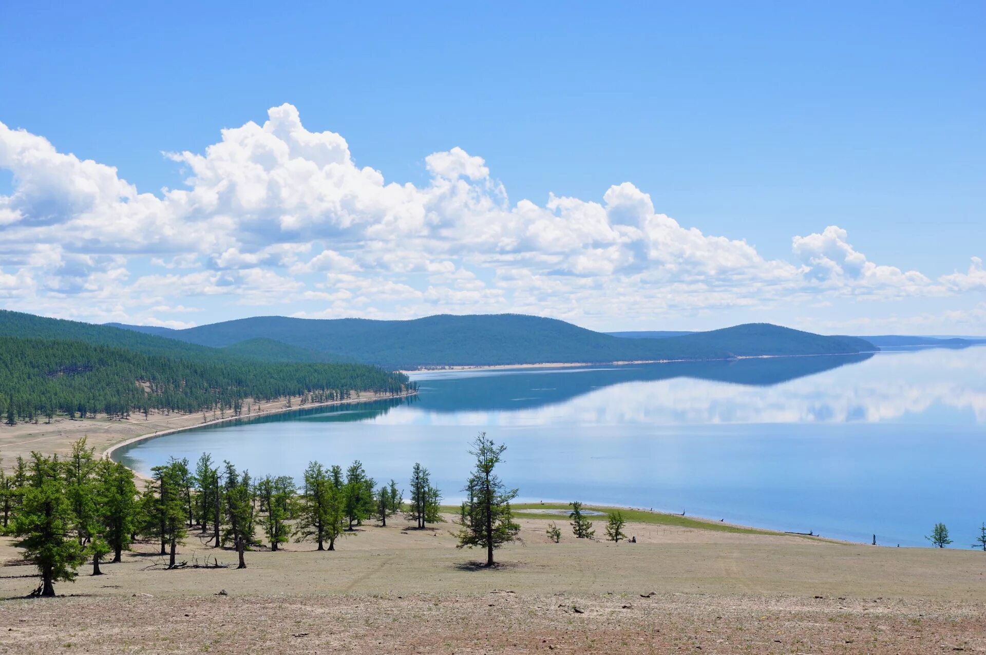 Озера младшие братья байкала. Оз Хубсугул Монголия. Хубсугул Монголия озеро Хубсугул. Национальный парк озеро Хубсугул. Нацональный парк охера хубсугуп.