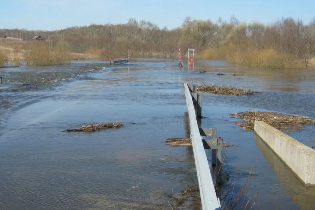 Когда закончится паводок в оренбургской области. Оренбург половодье 2022. Паводок в Бузулуке. Сорочинская плотина в Оренбургской области. Ташла Оренбургская область мост.