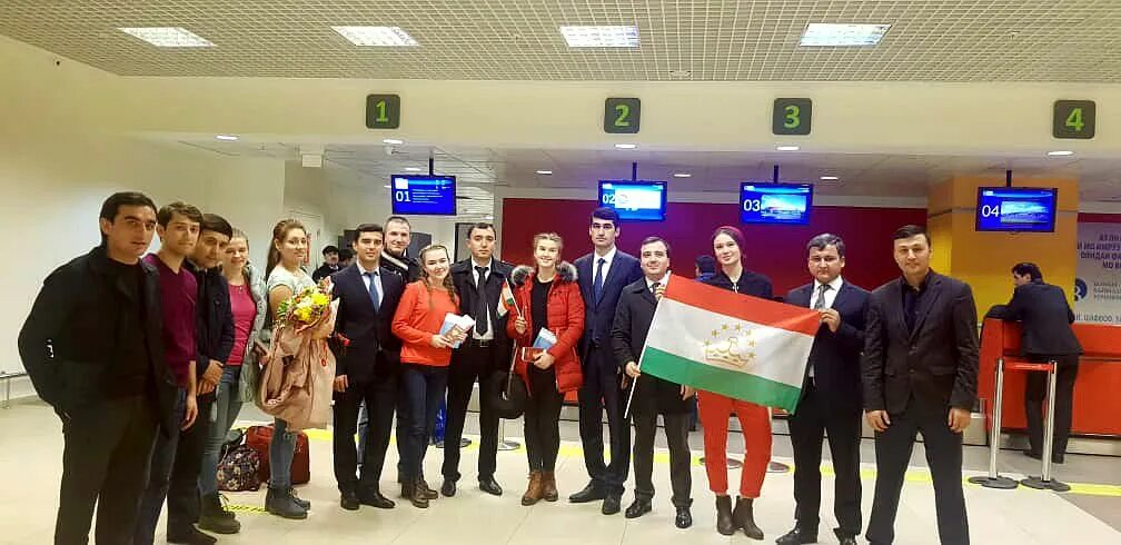 Таджики в красногорске. Банковские сотрудники Таджикистана. Tajik National University. Ашан в Таджикистане. Душанбе руководство ТД Авранг.