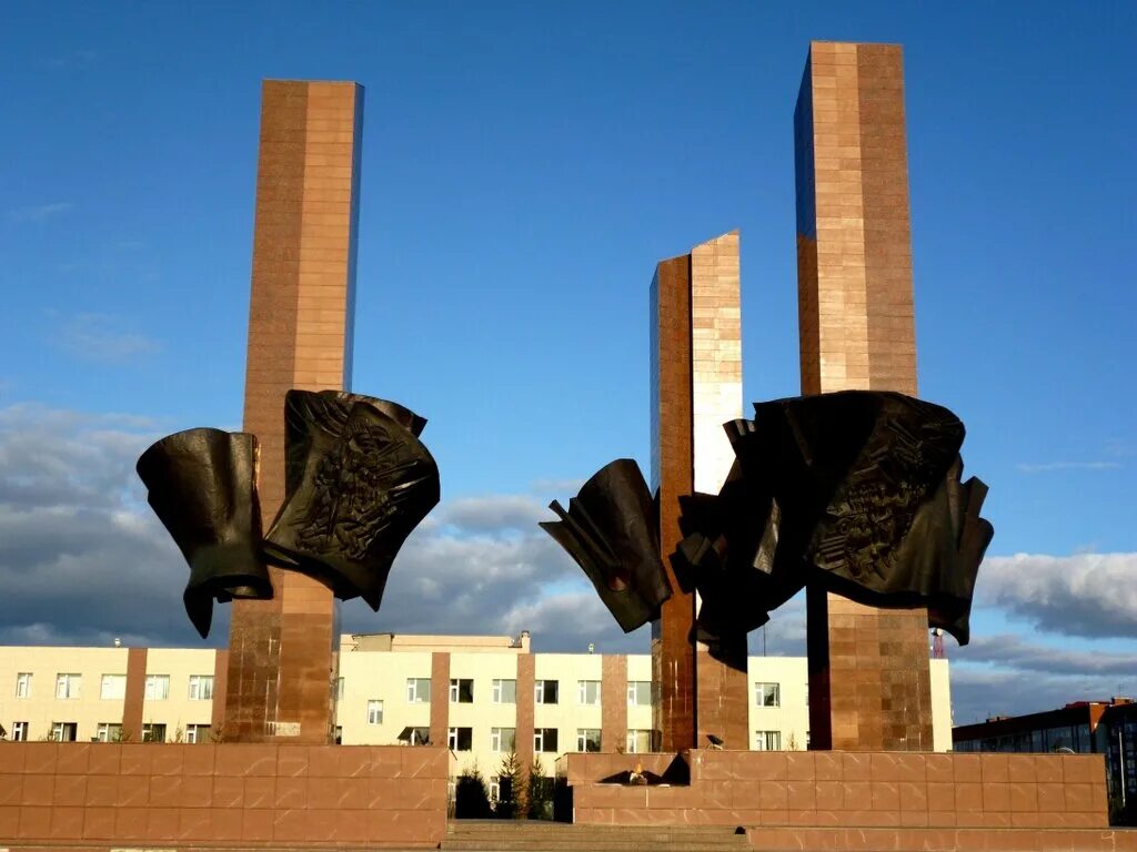 новый оскол белгородская область памятники. новый оскол памятники. самолет памятник ульяновск l29 туполева. памятники нового города. новый оскол памятники.