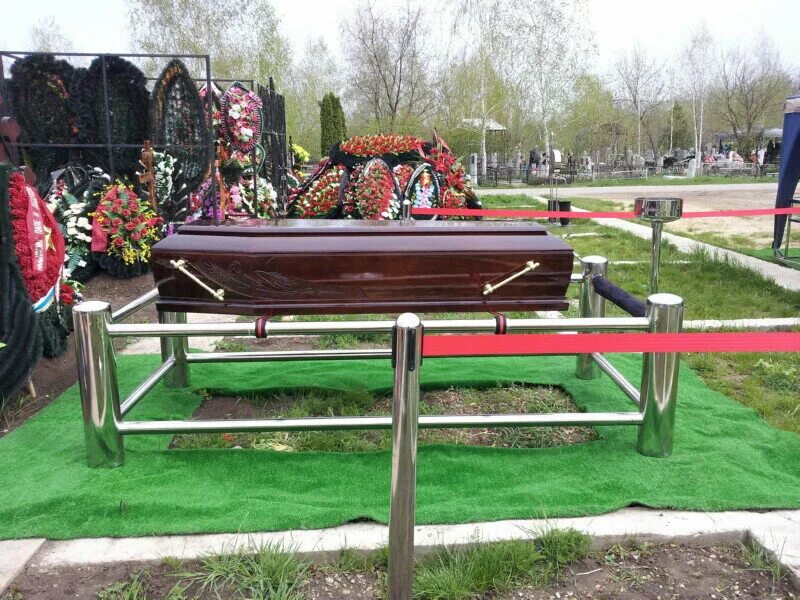 траурный мемориал. памятник хрущеву эрнст неизвестный. траурный мемориал. памятник эрнсту неизвестному. бюро ритуальных услуг мем.