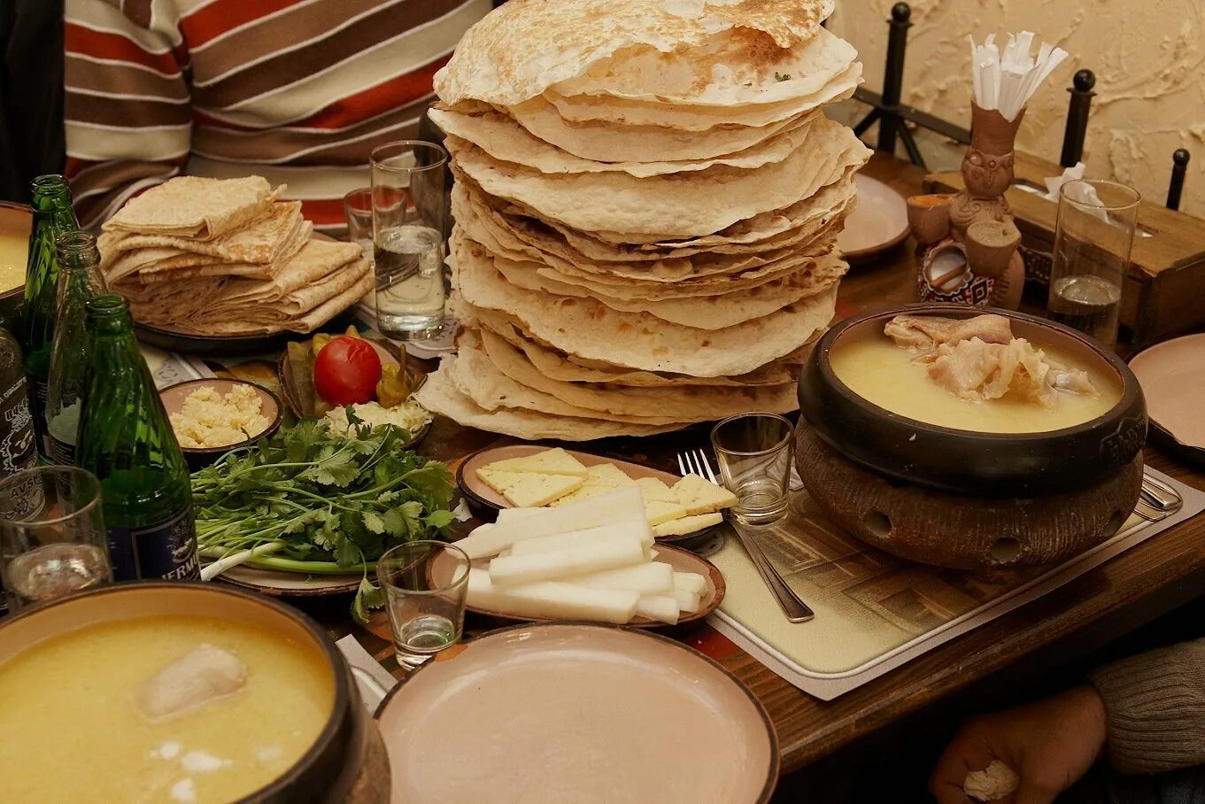 Стол армян. Национальная еда Армении. Армения нац кухня. Армения еда Хаш. Армянская кухня Хаш.