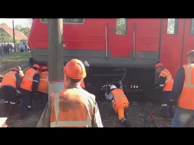 Поезд пришел на станцию утром впр 7. Электропоезд сошел с рельс. иволга сошла с рельс в нахабино. поезд сошёл с рельс рядом с бологое. поезд сошёл с рельс рядом с бологое 1988 год.