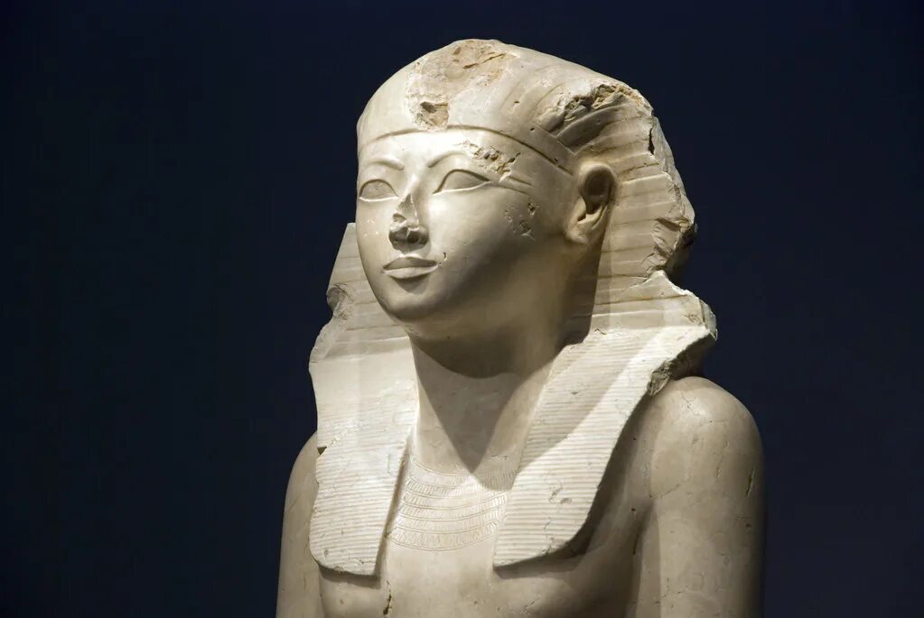 Хатшепсут. Фараоны Египта Хатшепсут. Статуя царицы Хатшепсут. Хатшепсут царицы древнего Египта. Хатшепсут женщина-фараон.