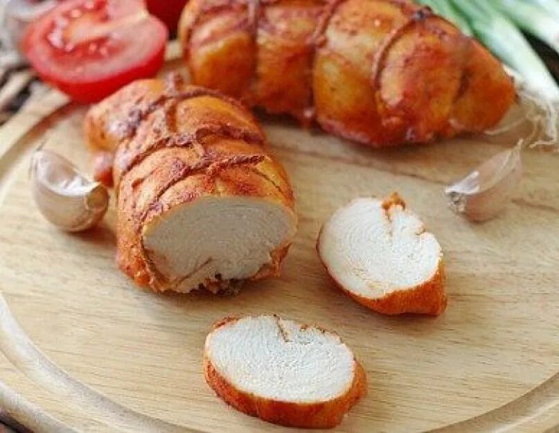 Из куриного филе пасторма. Пастрома куриная. пастрома из курицы. пастрома из куриной грудки. пасторма тз курицы.