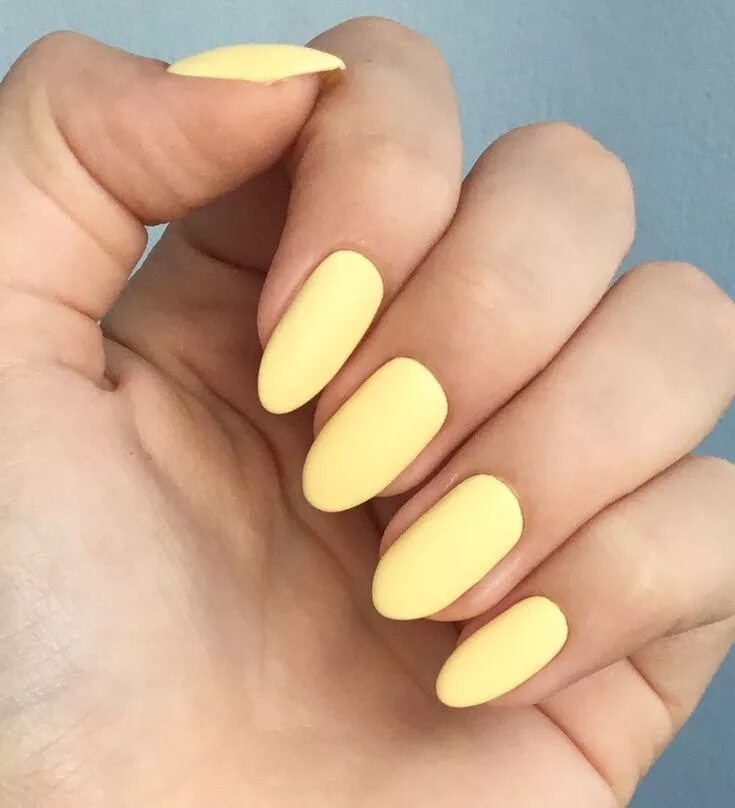 Нежно желтый маникюр миндаль Nails Nails art girl polish cute makeUp