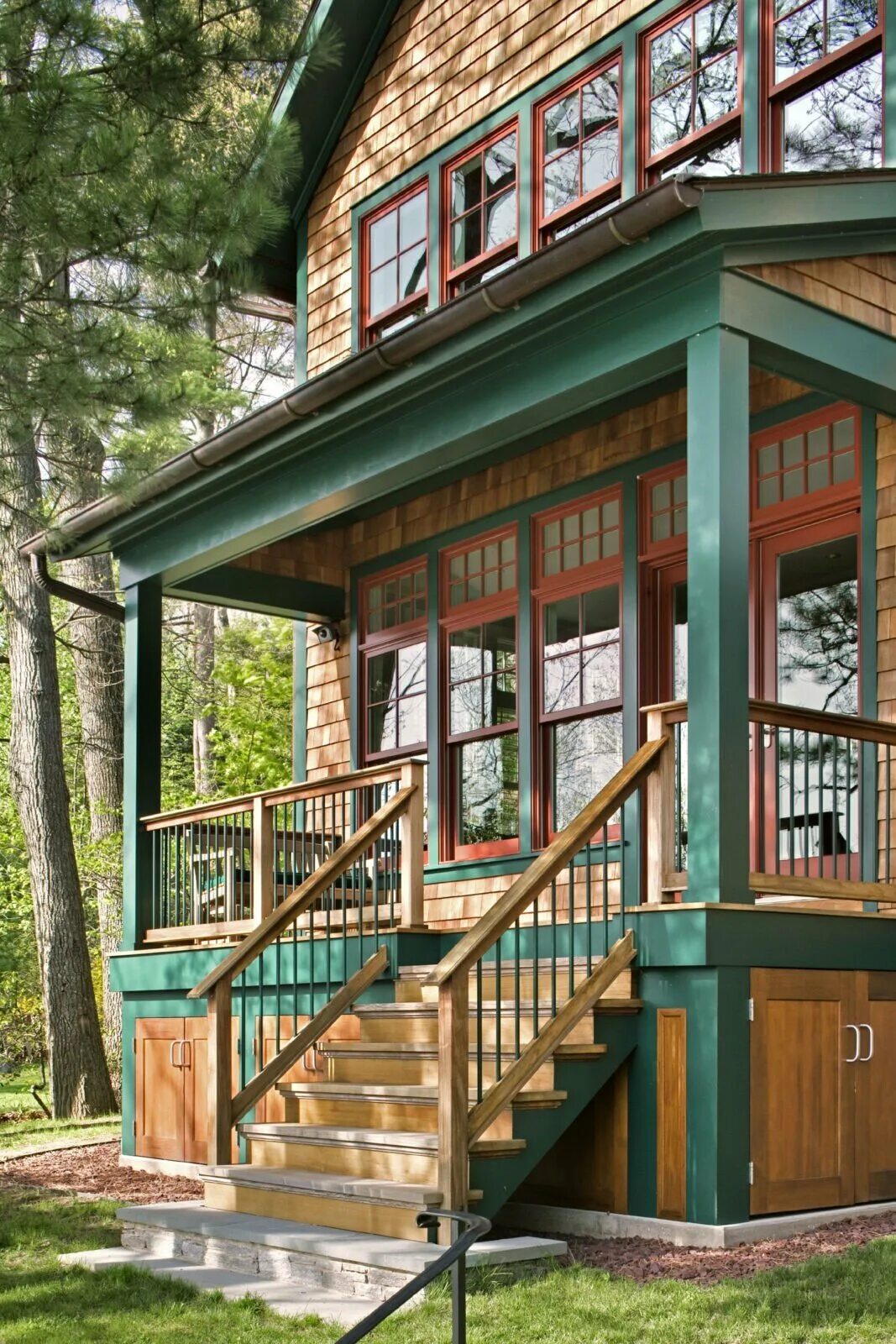 Крашеное крыльцо. Входная группа загородного дома. Веранда терраса портик. Крыльцо с террасой. Зеленое крыльцо.