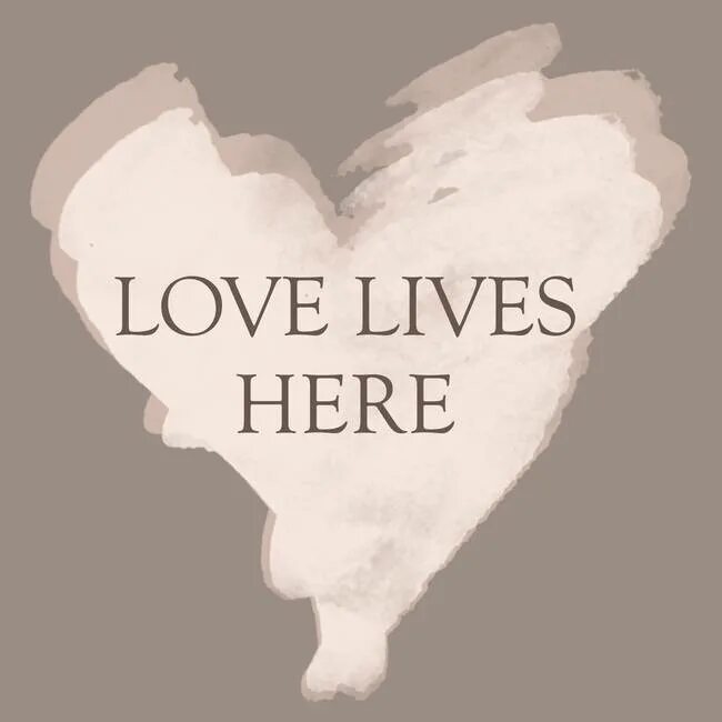 We life here. Love Lives here. Надпись Love Lives here. Love here сайт. Love& Life text.