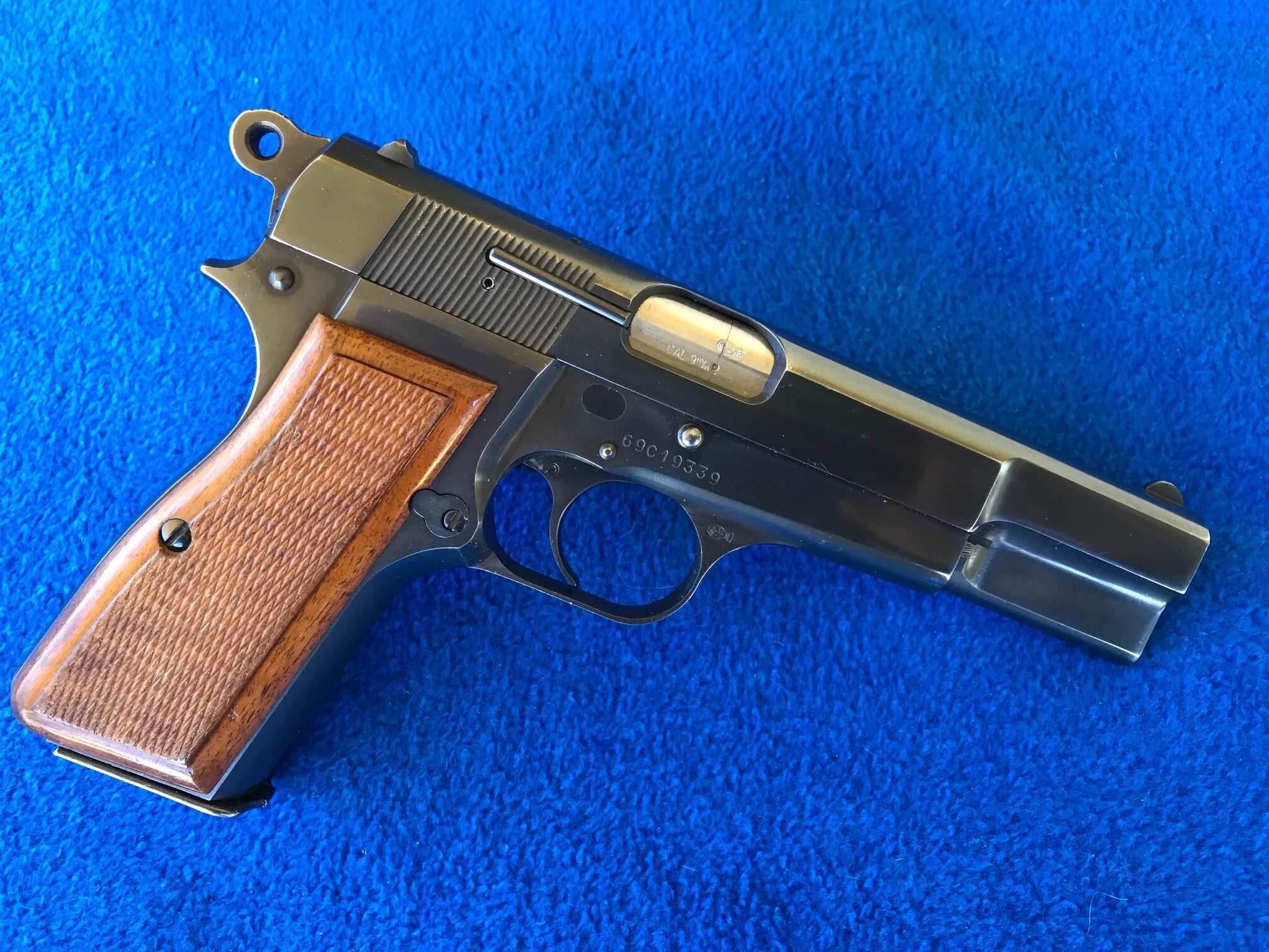 Фото browning. Browning Hi-Power. Браунинг НР 1935. Браунинг Хай Пауэр 1940. Browning High Power.