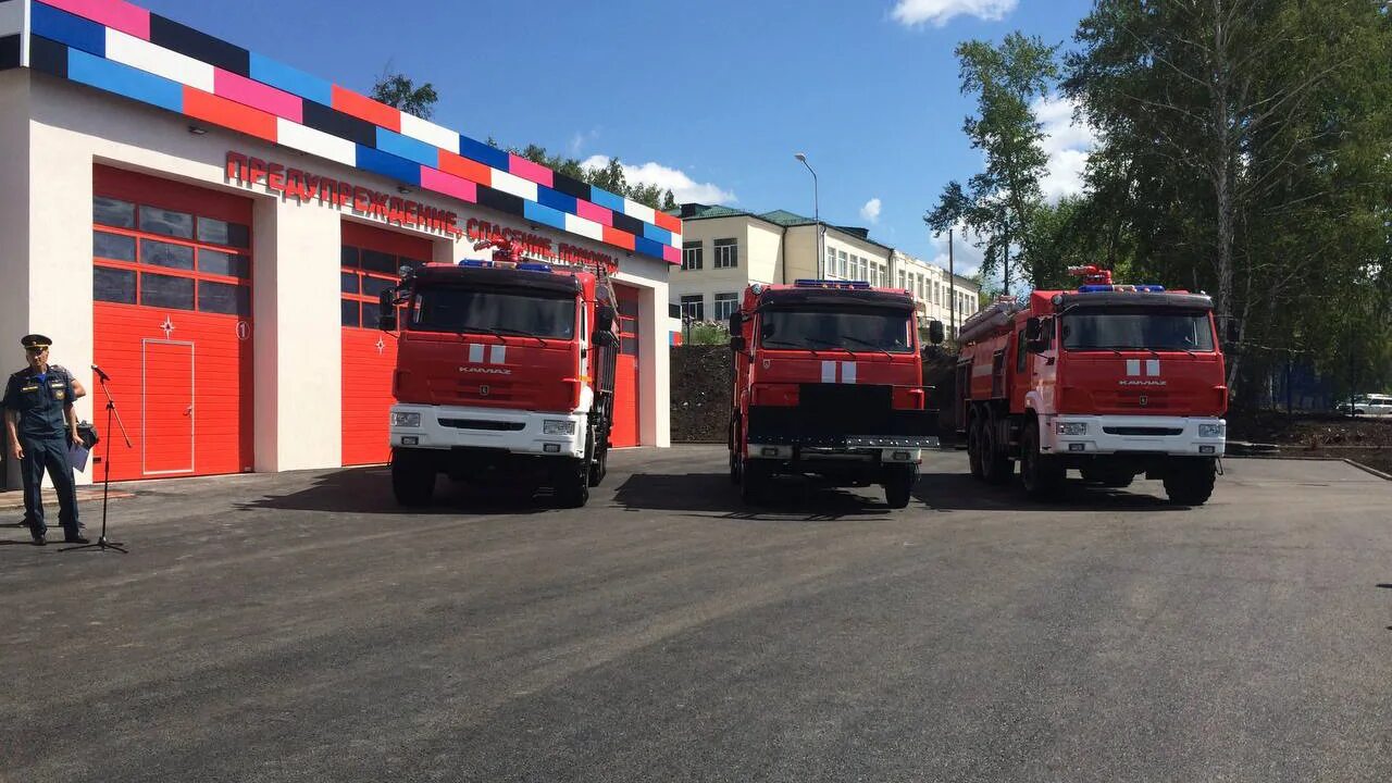 Пожарная машина. Пожарные машины челябинска. Пожарные машины челябинска. Камаз-43253-r4 пожарная машина. Пожарные машины челябинска.