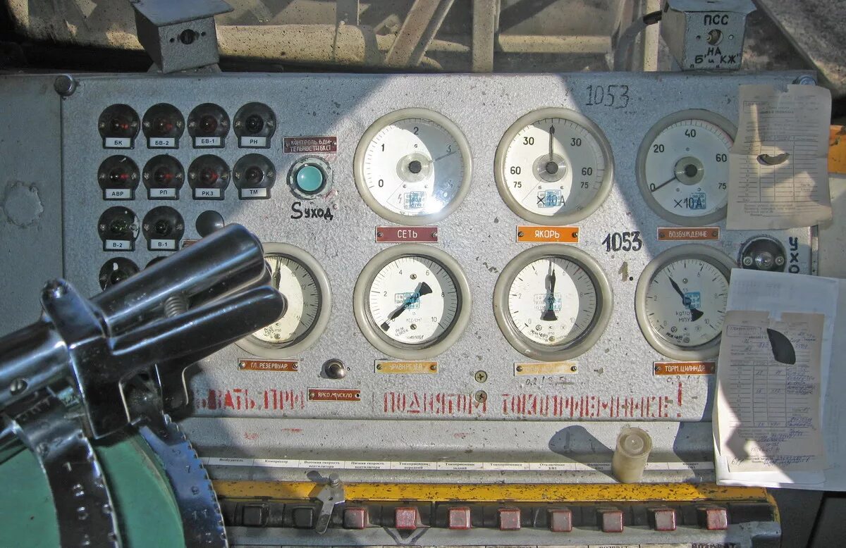 прибор сигнализации квант. пульт машиниста вл80с. вл10к кабина машиниста. контроллер машиниста вл10. пульт управления машиниста вл80с.