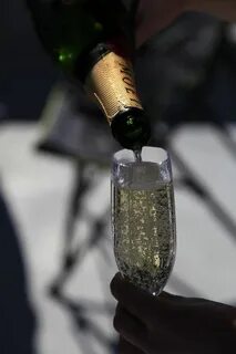 Шампанское из закрытой бутылки