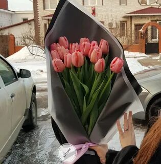 Тюльпаны в машине фото