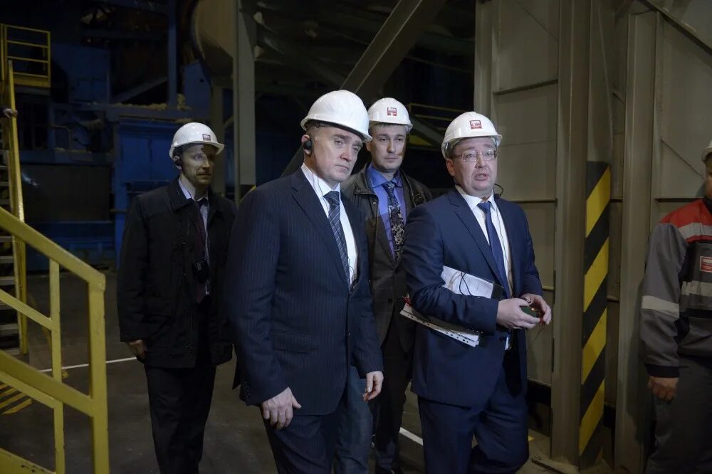 фабрика постройка. запсибнефтехим тобольск. компании строящие заводы. сибур запсибнефтехим. стройка завода.