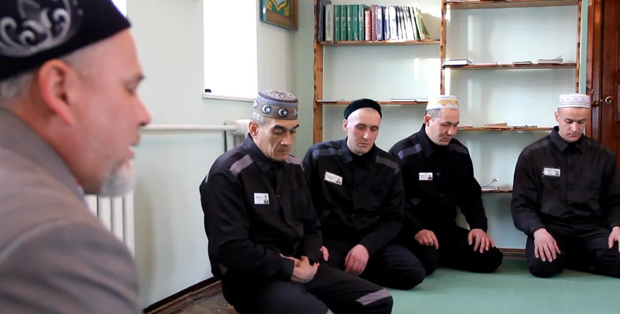 Самая строгая тюрьма в россии. Полярная сова тюрьма заключенные. Тюрьма для пожизненно заключенных черный беркут. Тюрьма белый лебедь пятигорск. Ик 56.