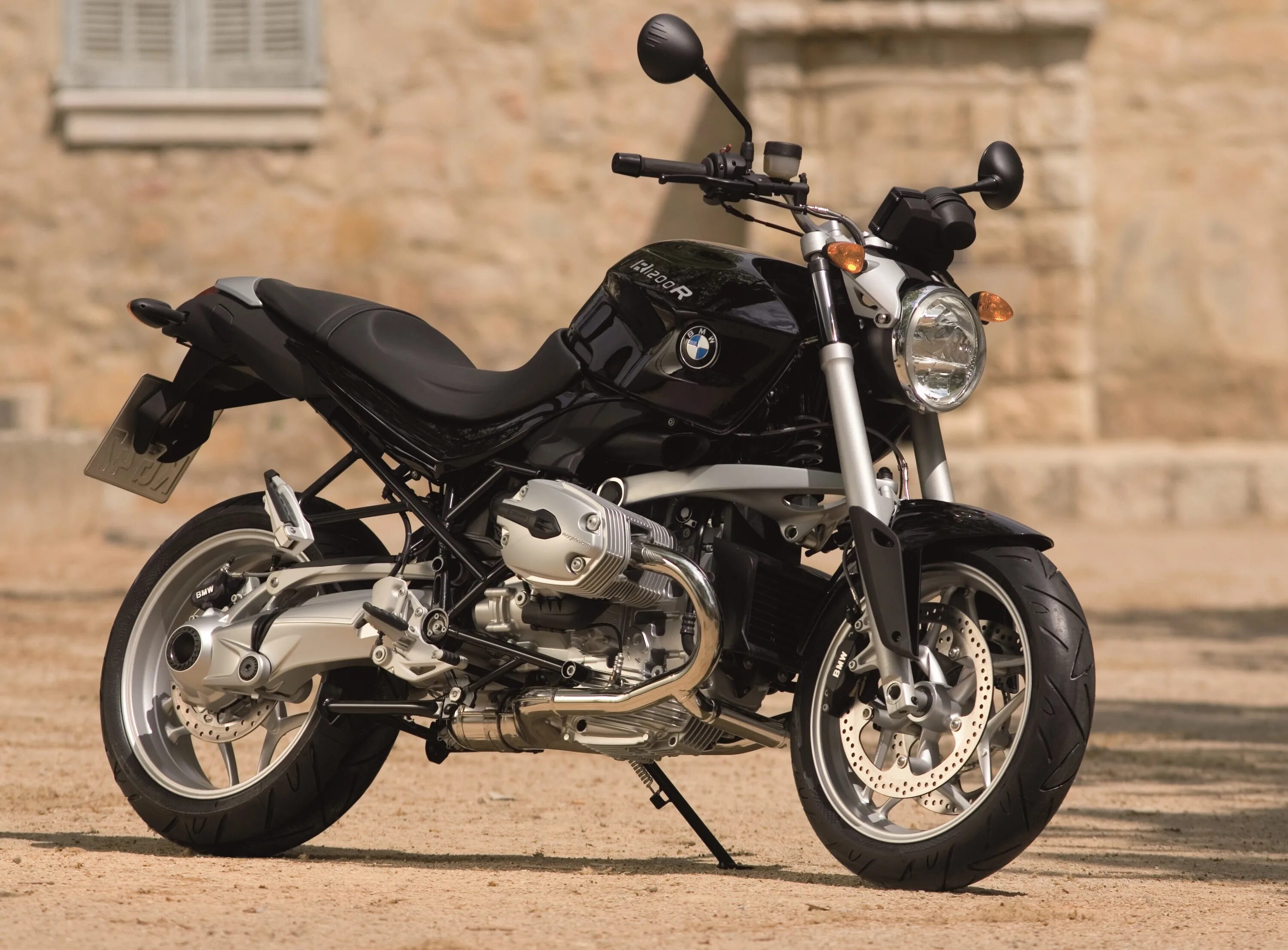 Moto bmw r1200r. Мотоцикл хонда ctx700. Классические мотоциклы сузуки. Bmw r1200r 2013. Bmw r1200r.