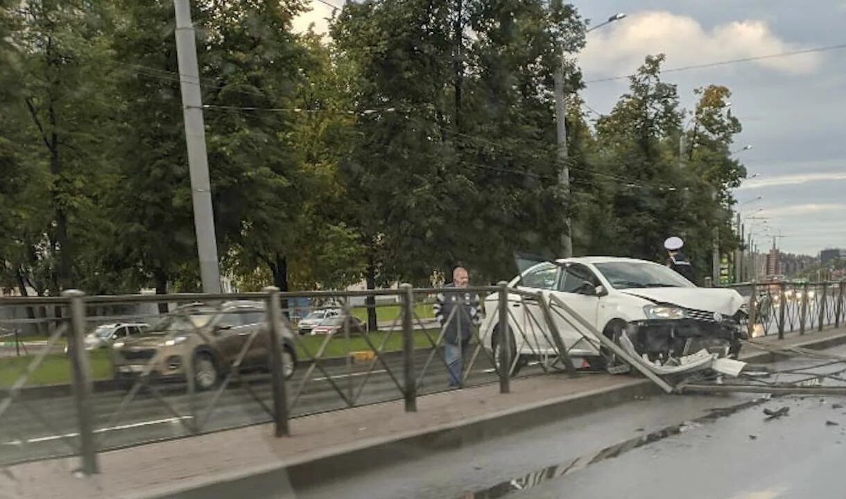 Чп на пискаревском проспекте. ДТП на Пискаревском проспекте. ДТП на Пискаревском проспекте сегодня утром. Авария на Пискаревском проспекте сейчас. ДТП Кировский район СПБ.