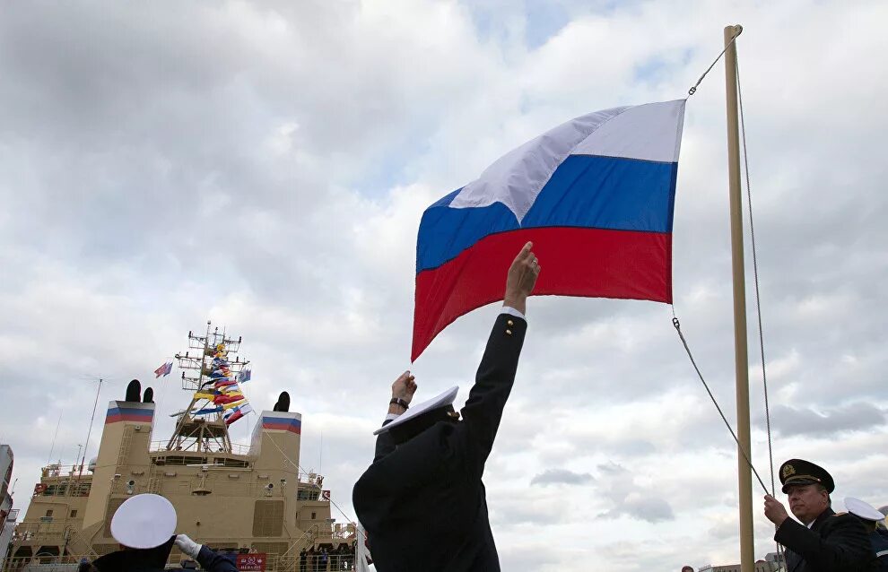 Поднятие знамя. Подъем государственного флага Российской Федерации. Поднятие флага. Поднятие русского флага. Церемония поднятия государственного флага Российской Федерации.