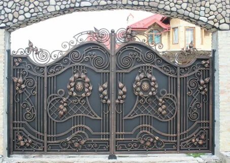 Ворота для частного дома с ковкой