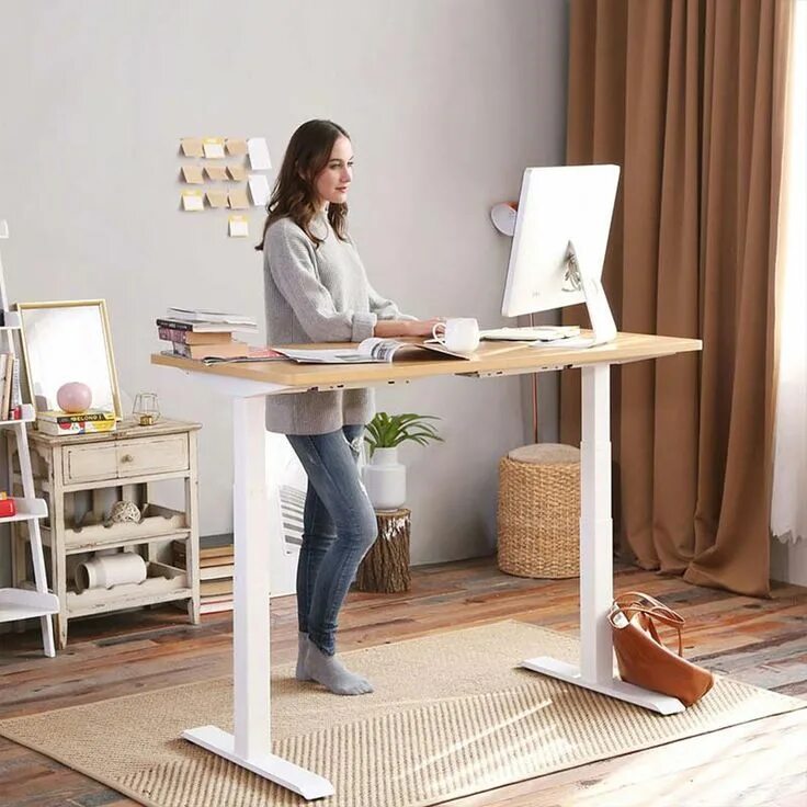 Standing desk. Стоячие столы для офиса. Стоячий стол. Компьютерный стол поднимающийся. Стол для работы стоя.