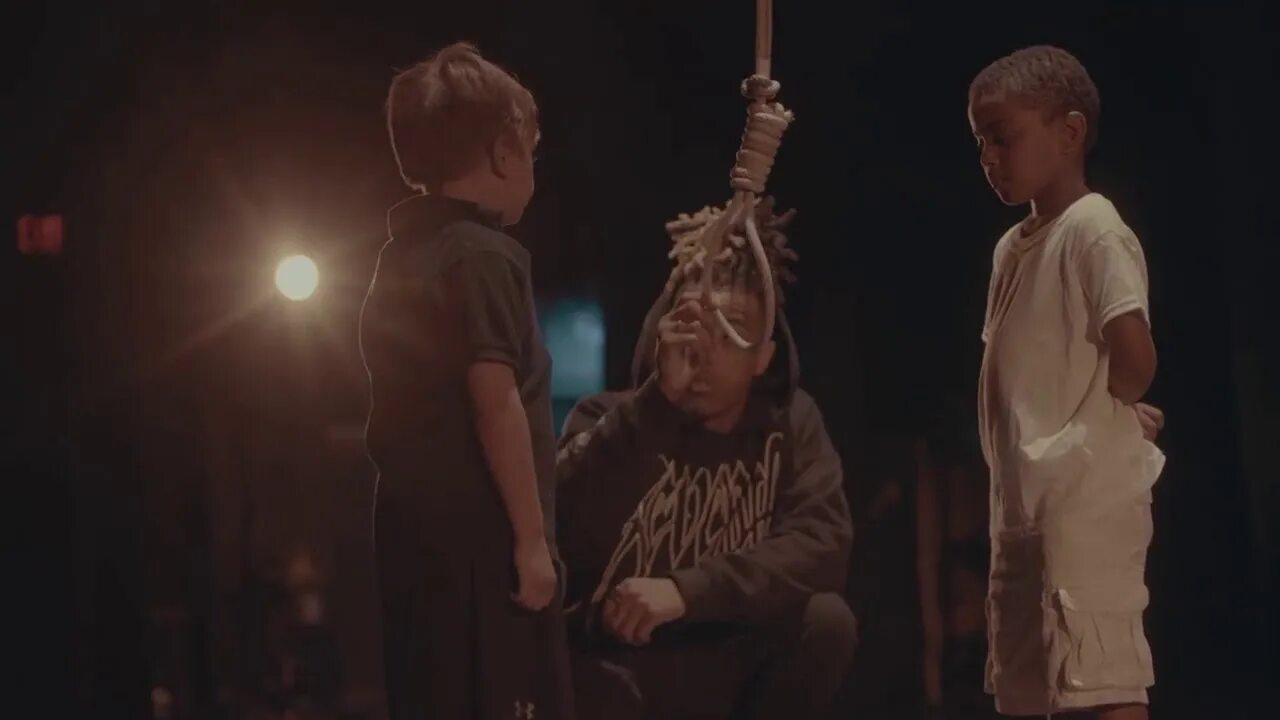 Переведи look at me