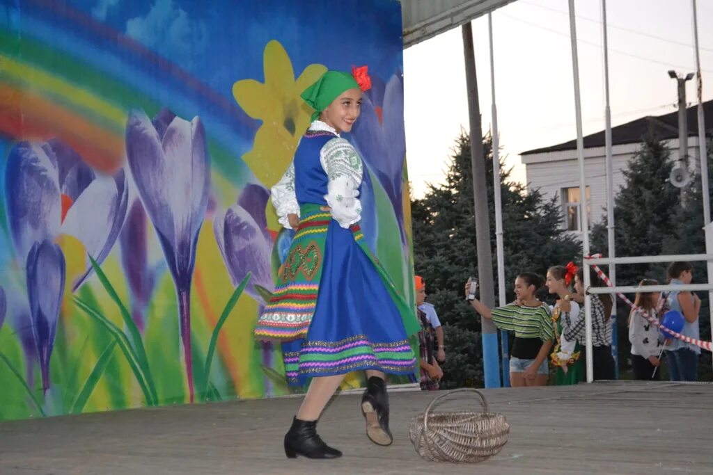 Глубокий Каменский район Ростовской области. Районный дом культуры Каменского района Ростовской области. РДК Каменский район глубокий. Фонтанная площадь Каменский район день поселка. Сайты каменского района ростовской области