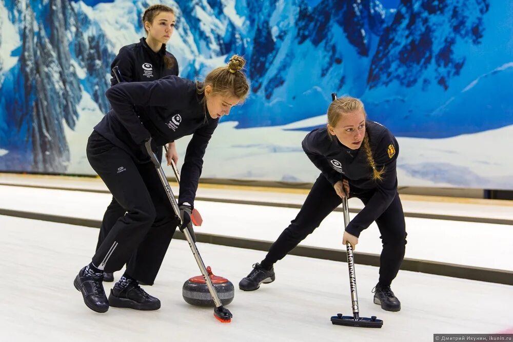 Керлинг пермь. Колодка для отталкивания кёрлинг. Корпоративный турнир по керлингу. Чемпионат европы по кёрлингу во франции. Камиль каримов керлинг.
