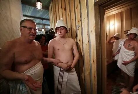 Старый дед в бане