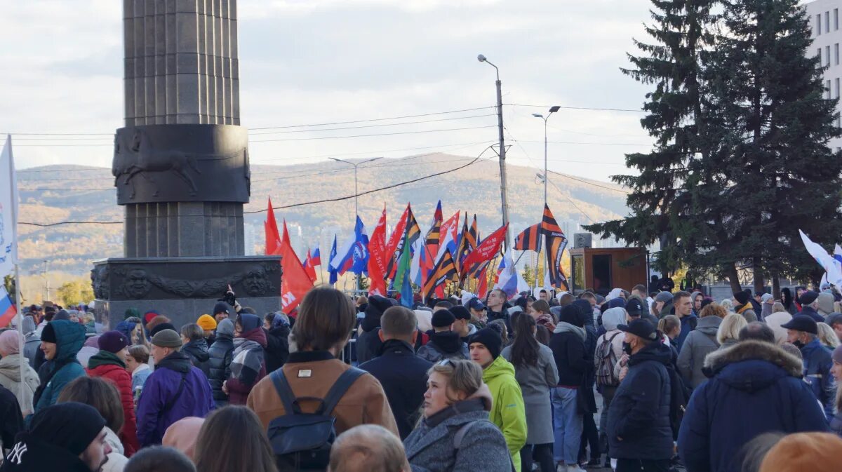 Апрель регион. Вчера концерт на площади. Митинг концерт 30 сентября. Референдум по присоединению к России. Города под Красноярском.