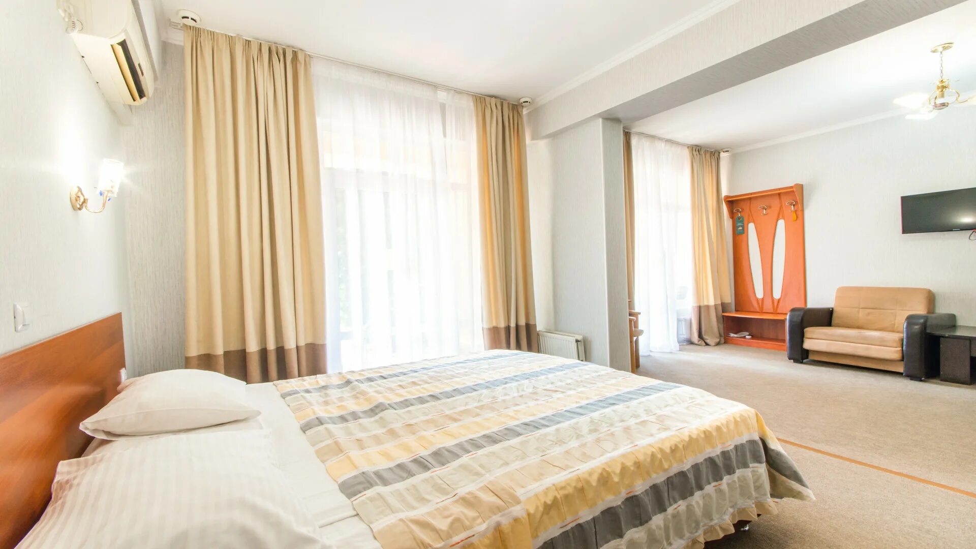 Грейс кипарис отель 3 сочи адлер. Гостиница кипарис адлер. Грейс кипарис отель 3 сочи адлер. Грейс кипарис 3*. Гостиница грейс кипарис адлер.