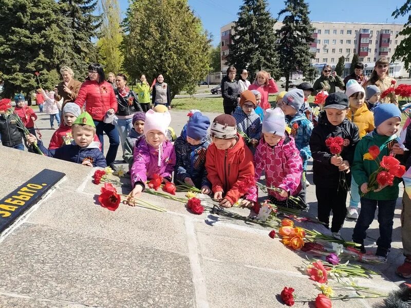 Масленица в саду победы челябинск 2024. День Победы для детей. Сад Победы. 9 Мая дети. Сад памяти посвященный 9 мая.