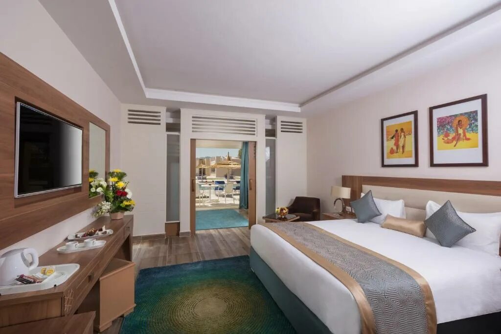 Garden pool view room