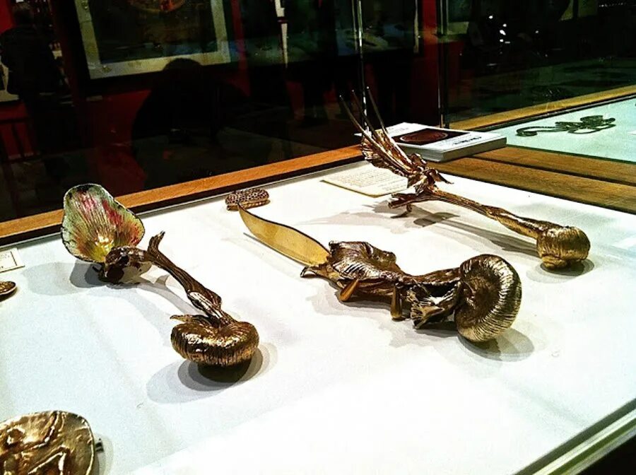 Туалетная вода salvador dali dalissime. Набор дали. Salvador dali наборы духов. Столовые приборы сальвадора дали. Набор дали.