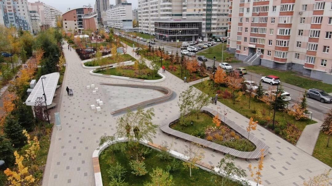 Парк белые цветы казань абсалямова. Бульвар белые цветы казань. Бульвар белые цветы казань. Аллея белых цветов. Парк ак чэчэклэр казань.