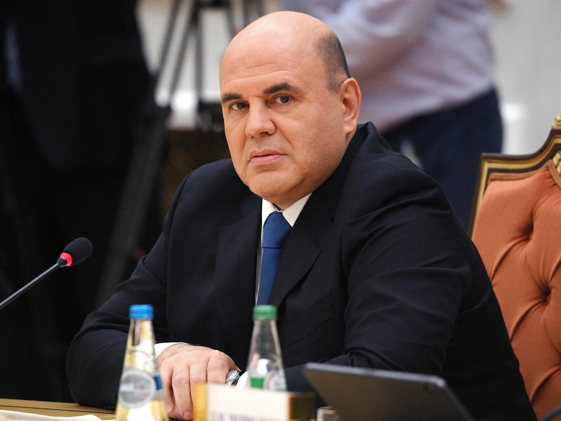 Мишустин поддержка. Глава и председатель правительства. Мишустин михаил владимирова. Глава правительства россии михаил мишустин. Глава и председатель правительства.