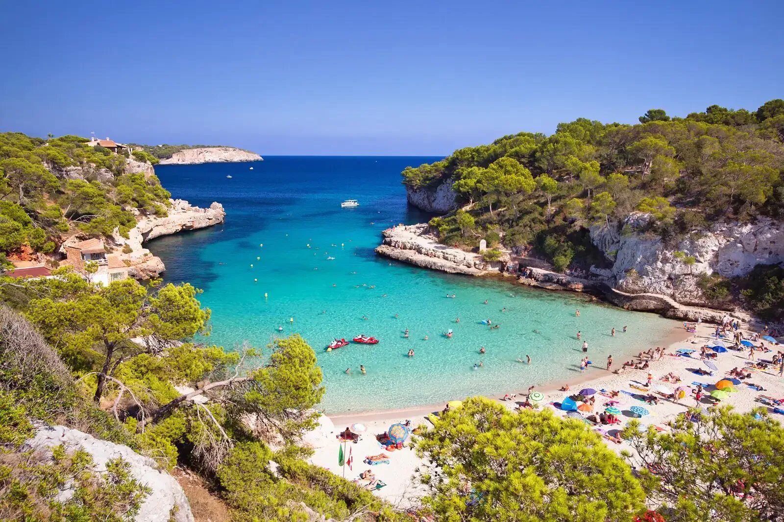 Испания коста брава парк с ротондой. Валенсия испания море. Отдыхающие в испании. Курорты испании фото. Коста де брава испания.