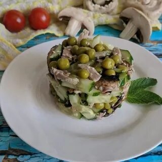 Маринованные корнишоны салат