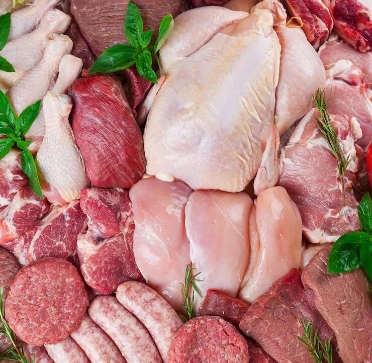 Много свежего мяса. Много свежего мяса. Мясные продукты. Много свежего мяса. Свежее мясо в ассортименте.