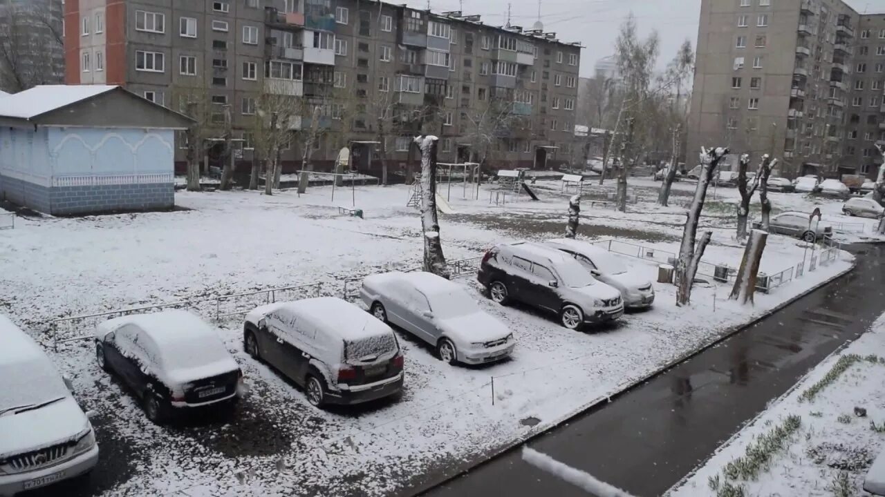 Барнаул выпал снег. Сугробы в барнауле. Барнаул выпал снег. Барнаул выпал снег. Первый снег в новосибирске.