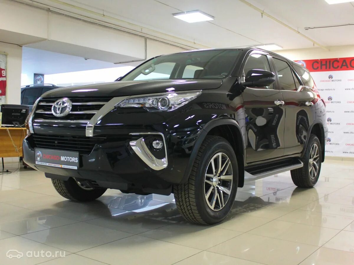 Купить новый фортунер. Toyota Fortuner черный. Тойота Fortuner чёрная. Тойота фортунер 2018 черный металлик. Джип Тойота фортунер 2021 черный.