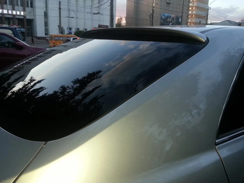 Дефлектор заднего окна camry sv30. Спойлер на заднее стекло камри 50. Козырек на заднее стекло тойота виста. Козырек-спойлер зад. Козырек заднего стекла toyota corolla.