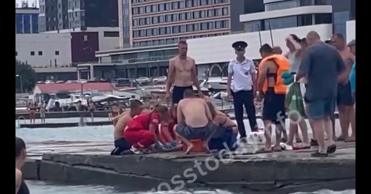 В новороссийске нашли мальчика. Пляжные мальчики. Гор пляж новороссийска. Мальчик в новороссийске. Мальчик в новороссийске.