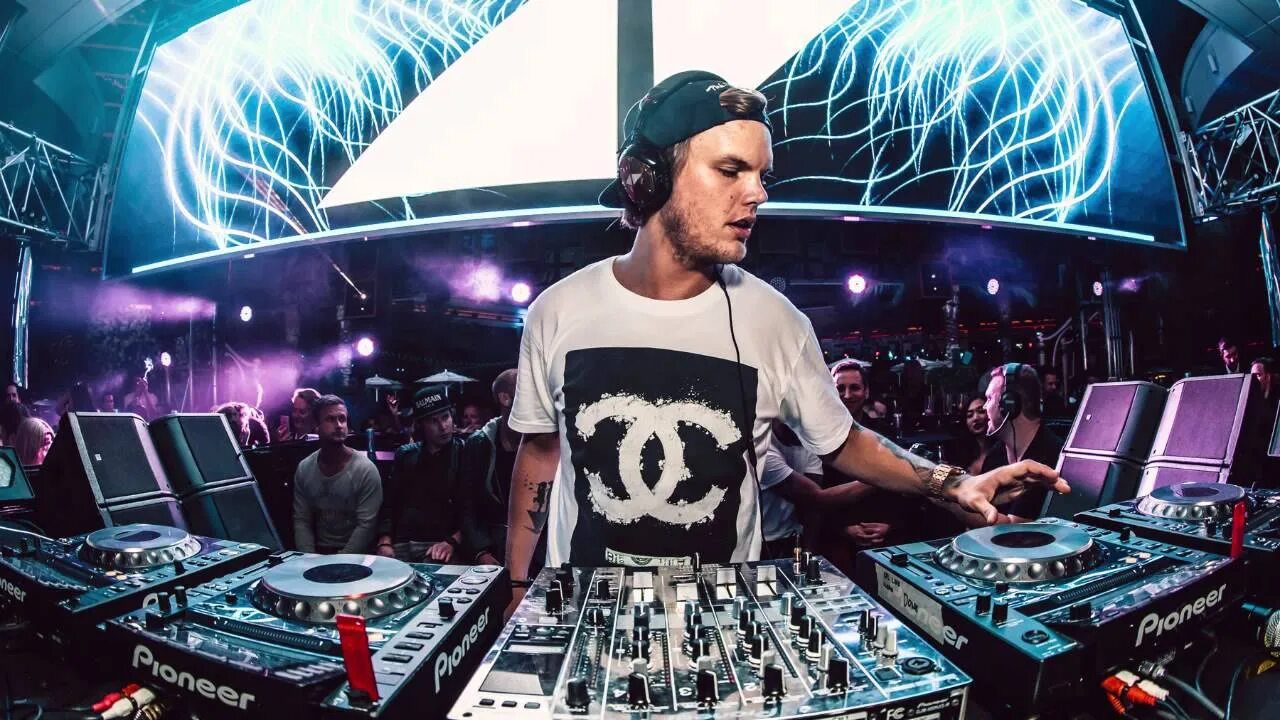 Dj korolova 2022. Диджей deadmau5. Dj edm remix. Dj edm remix. Dj edm remix.