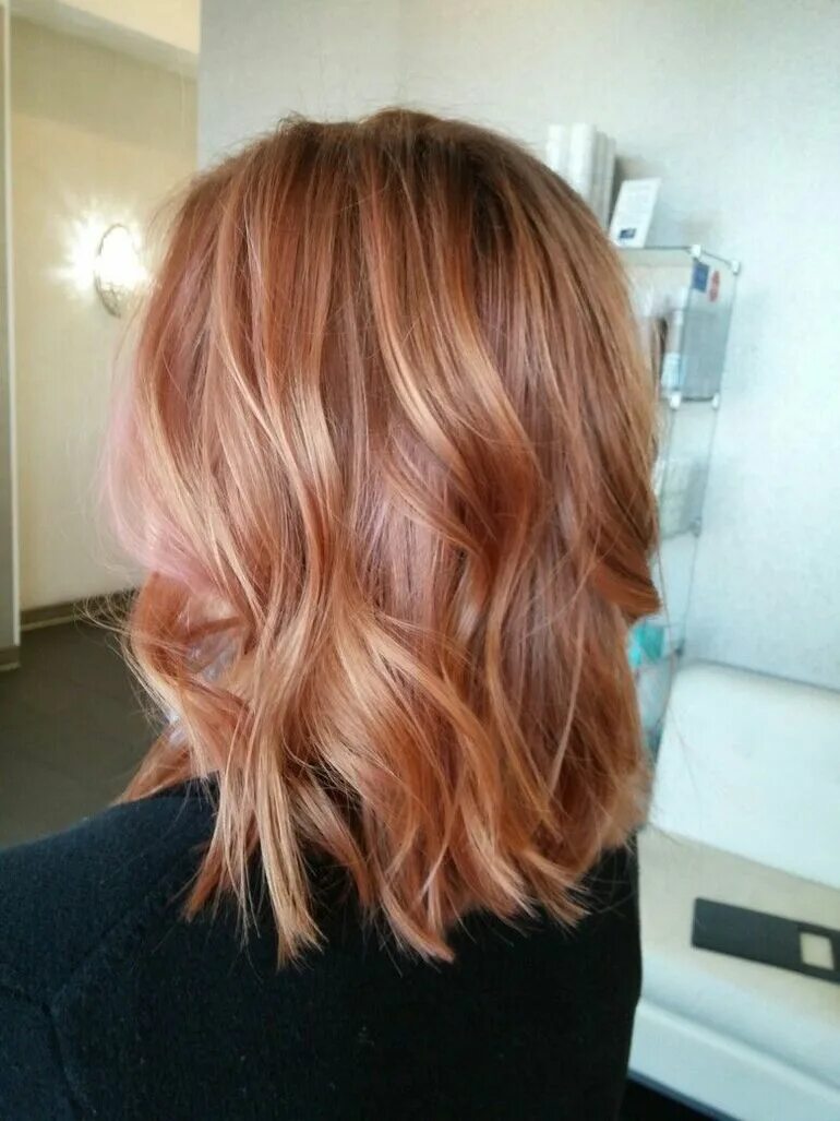 Роуз Голд балаяж. Wella Illumina медный персик. Велла Иллюмина 9.43. Карамельный блонд балаяж каре.