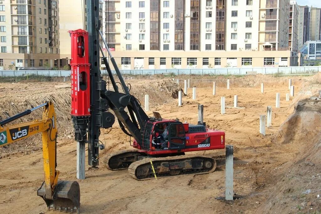 Копр выдача. Копр для забивки свай кн-500 hitachi. сваебойный агрегат (погружение свай l-14м) птс. сваебойная машина мсу-1200м. забивка жб свай.