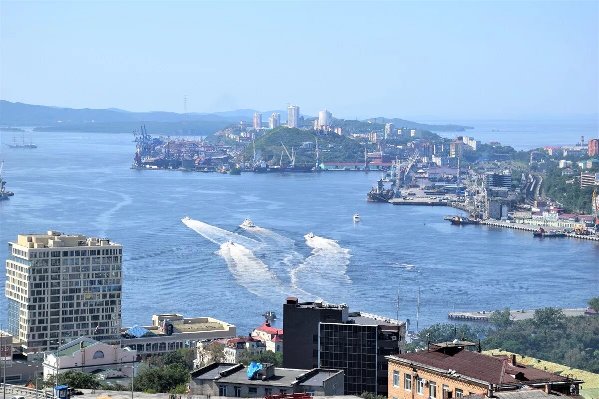 Маяк в японском море. На каком море стоит владивосток. Японское море владивосток. Владивосток тихий океан. На каком море стоит владивосток.
