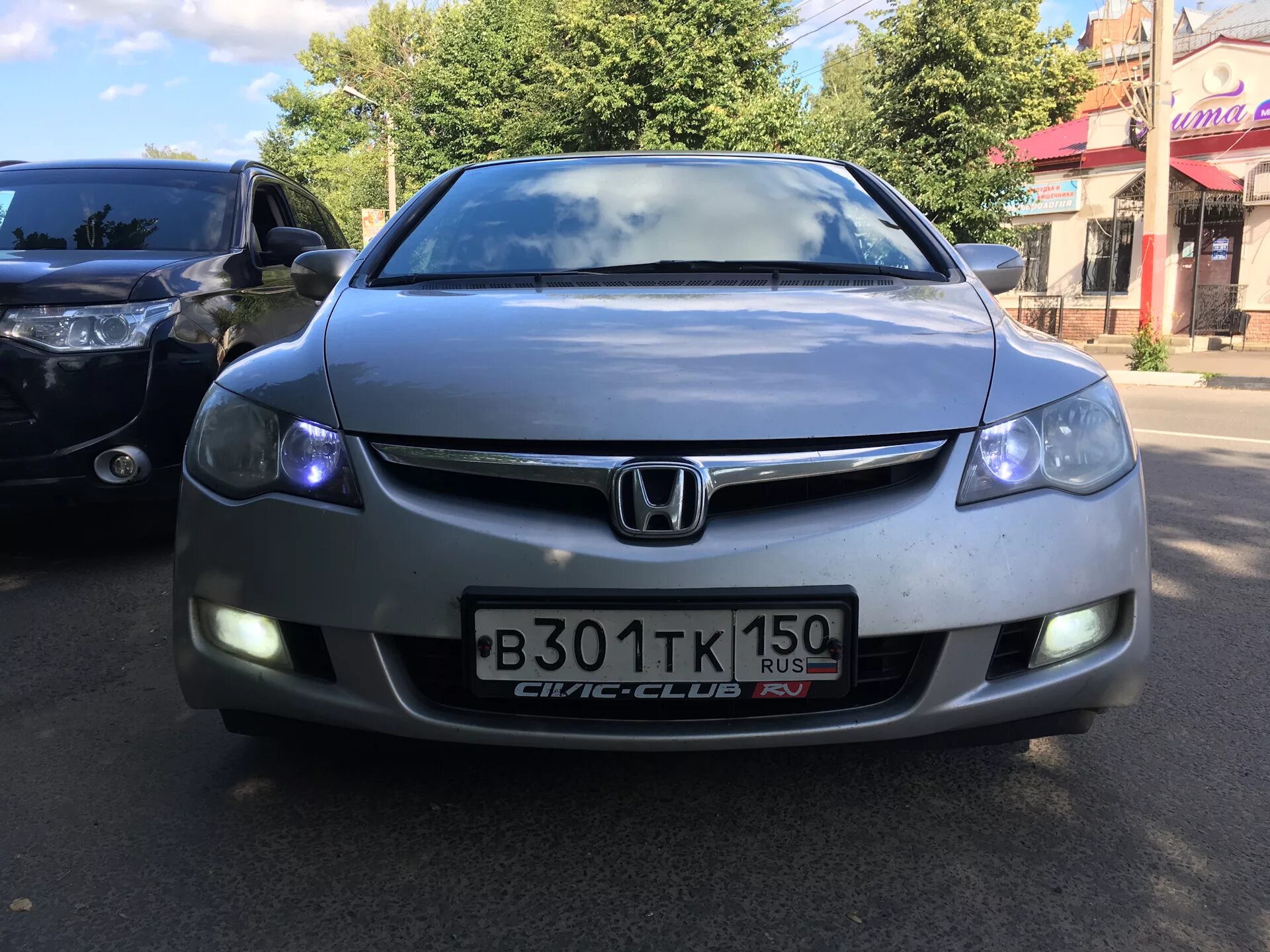 Противотуманные фары цивик. Противотуманки Хонда Цивик 4д 2008. Honda Civic 8 ПТФ. Led туманки Honda Civic 4d. Светодиодные лампы Honda Civic 4d.